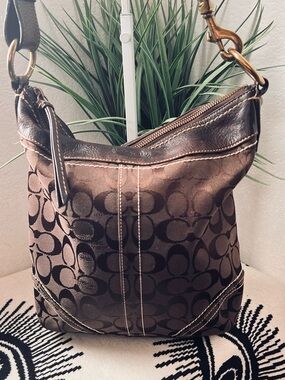 Vintage Coach Hampton Signature Leather Slim Duffle Crossbody/Shoulder Bag